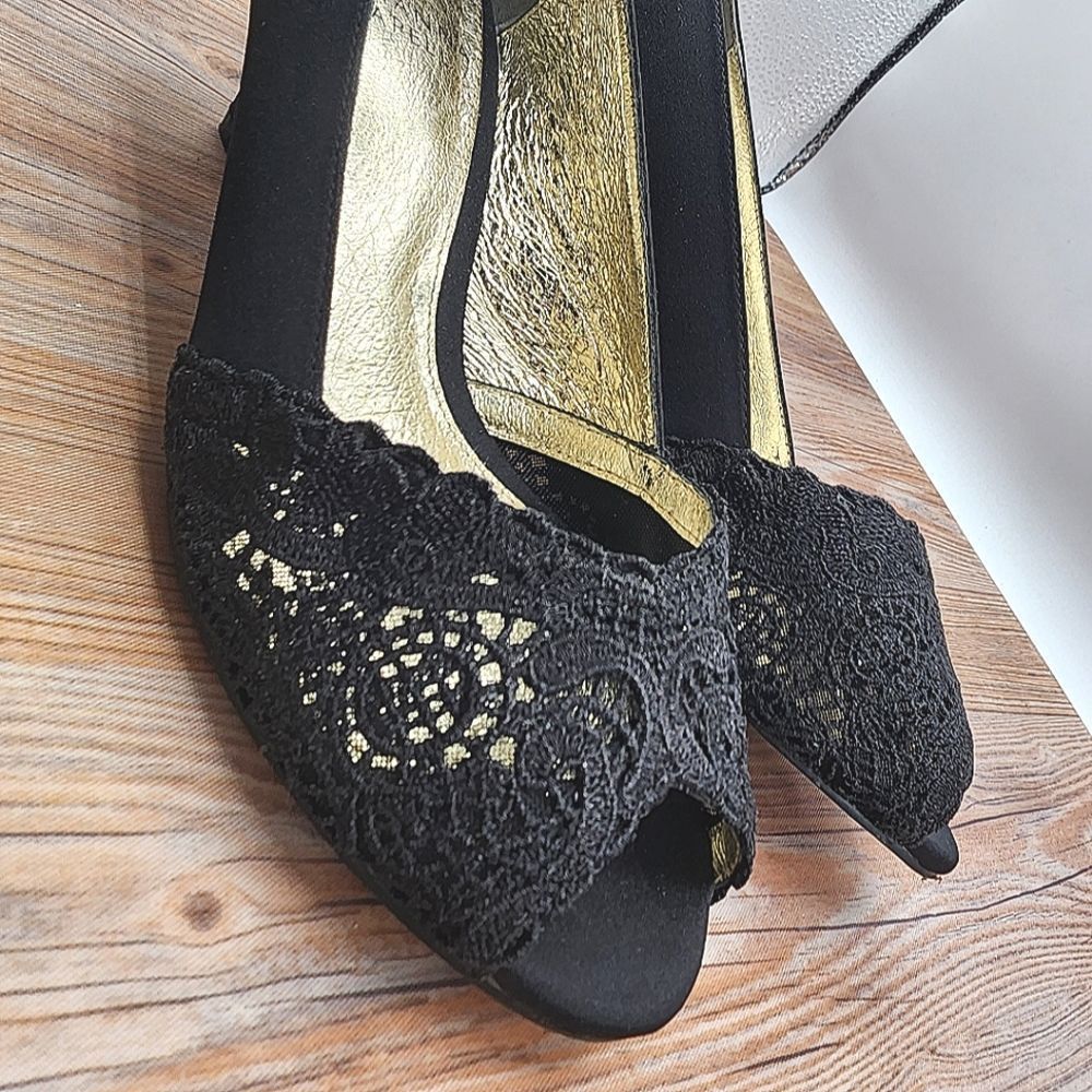 Adrianna Papell Black Lace Peep-Toe Kitten Heels - Picture 5 of 8